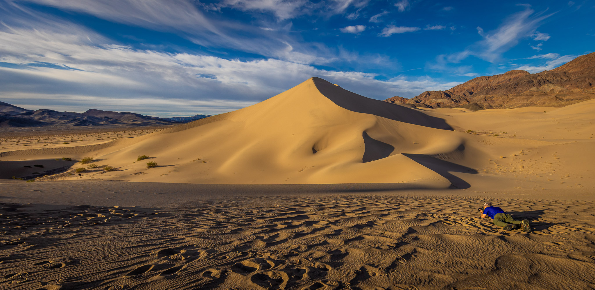 Ibex Dunes & a photographer in their habitat