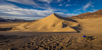 Ibex Dunes & a photographer in their habitat