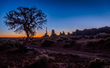 Totem Pole & Yei Bi Chei sunrise