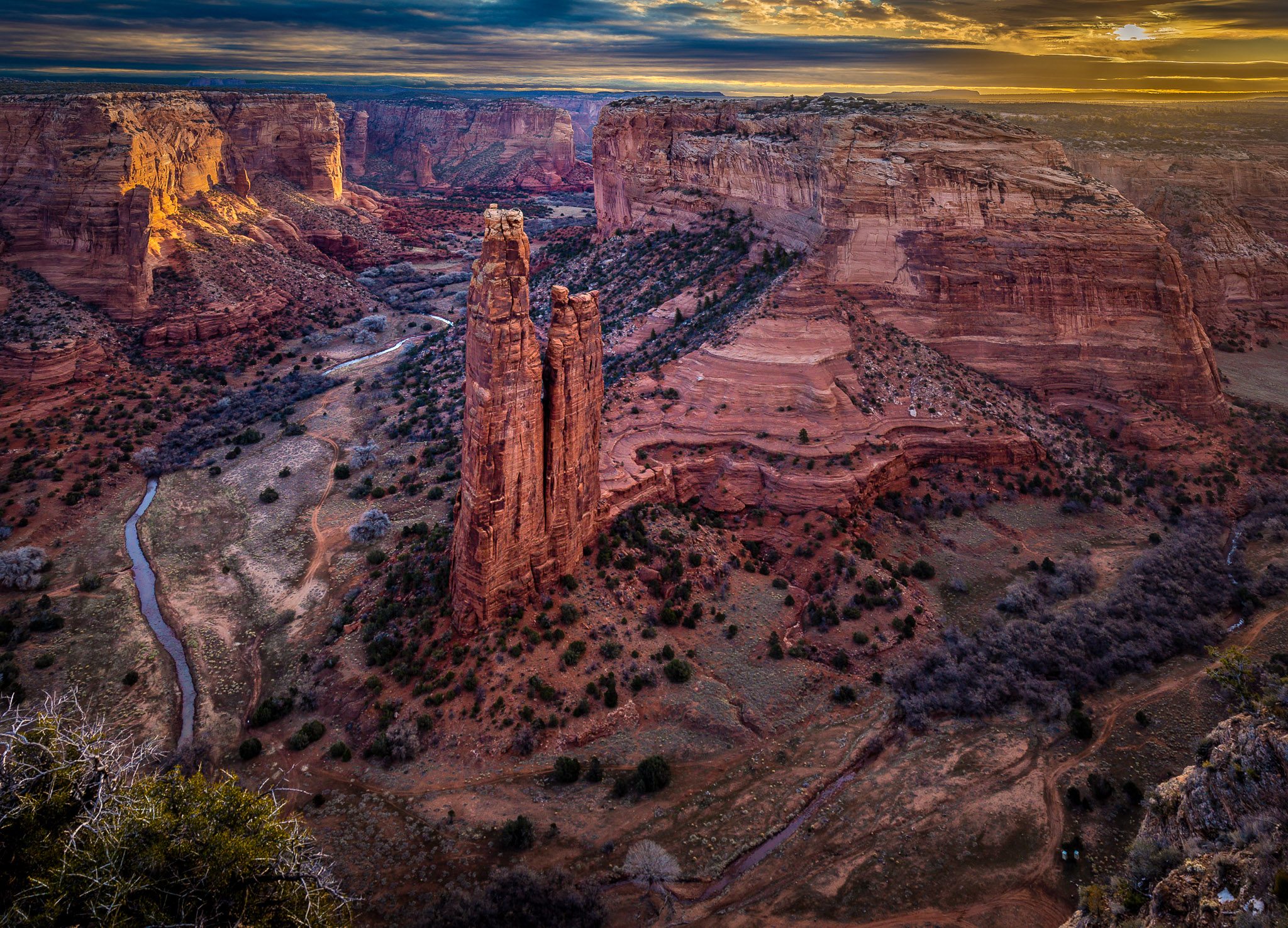 Canyon de Chelley sunrise from Spider Rock Viewpoint