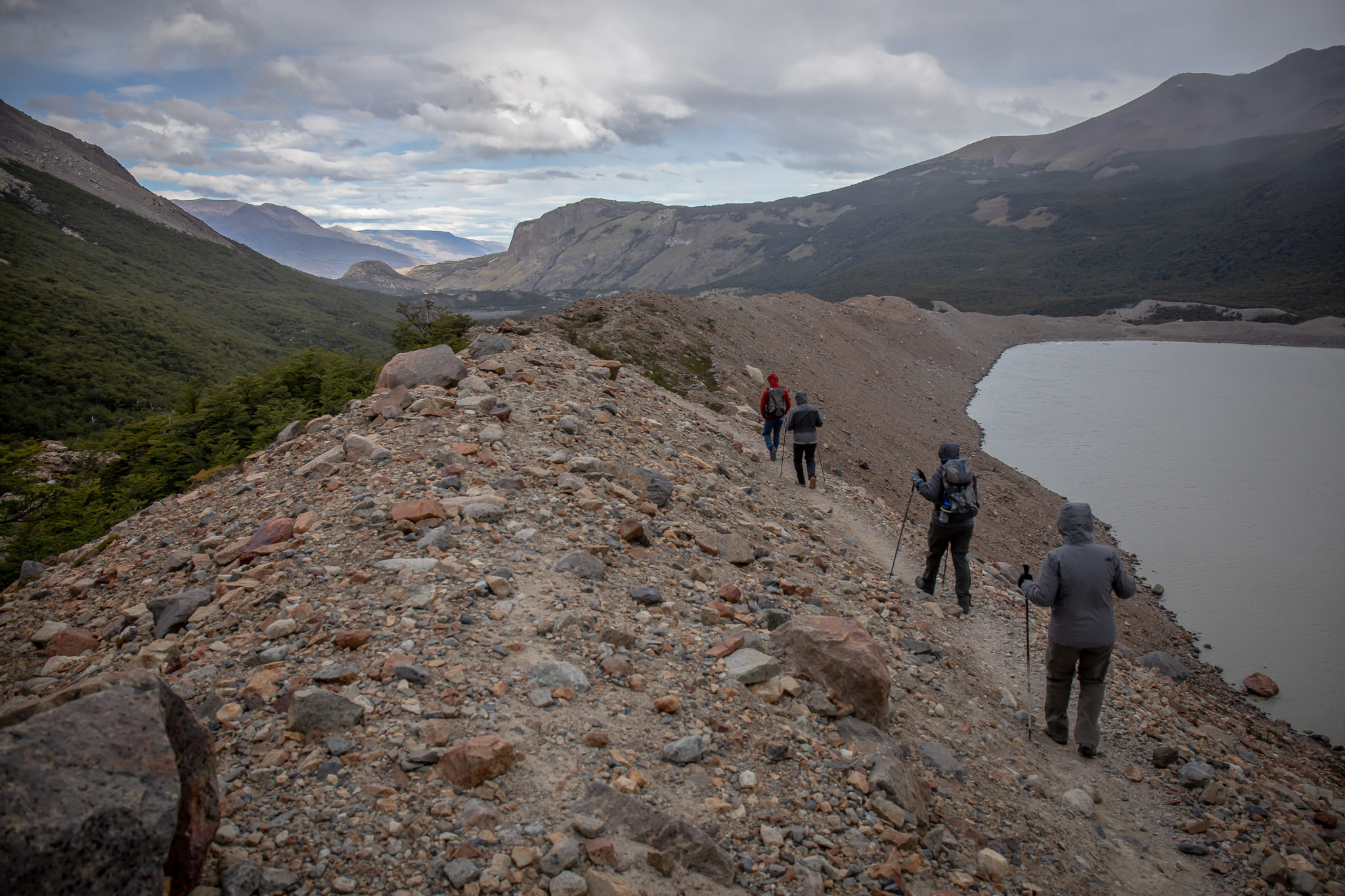 Hiking Laguna Torre's moraine