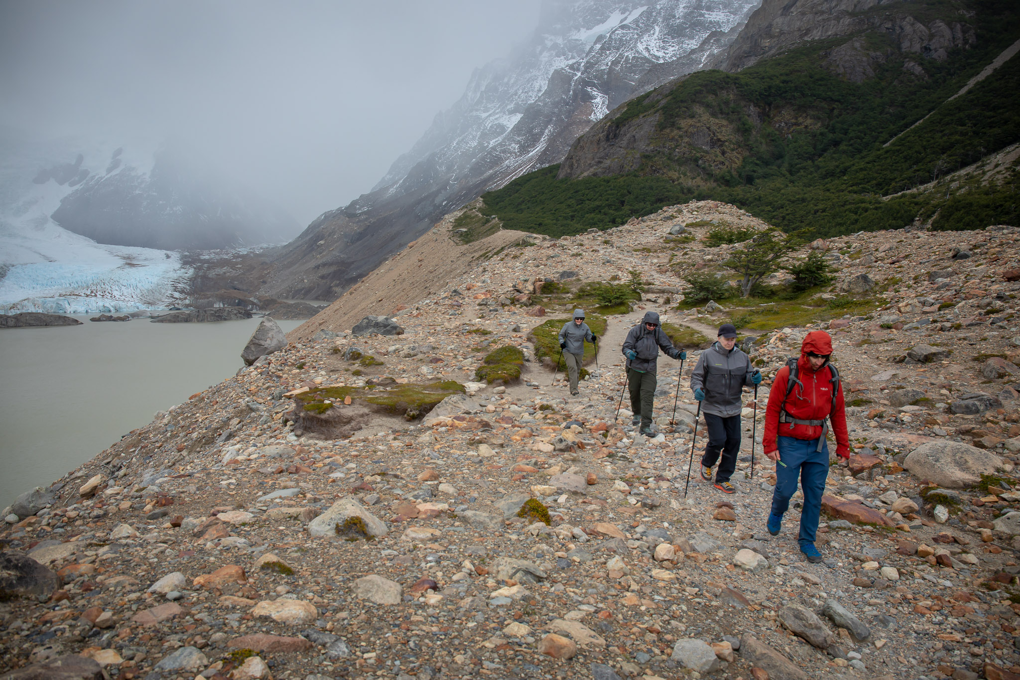 Hiking Laguna Torre's moraine