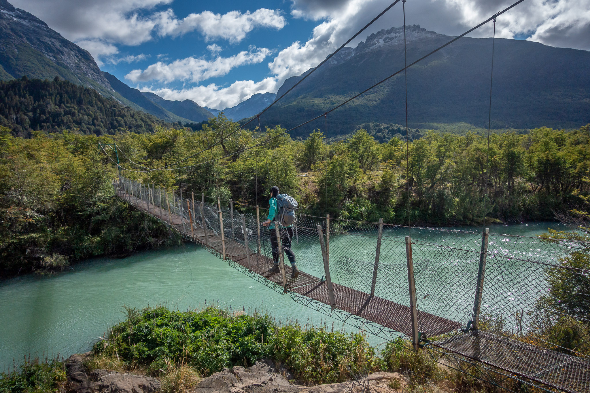 Suspension foot bridge across Manso River