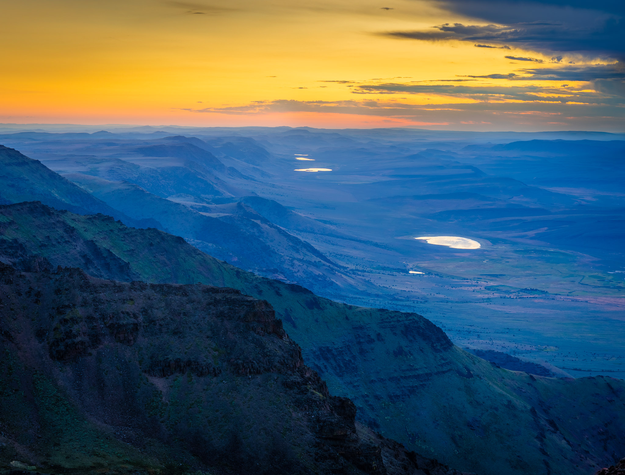 Sunrise over Steens Rift, filled with Mann, Ten Cent & unnamed lakes