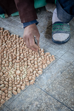 Assembling mosaic tabletop