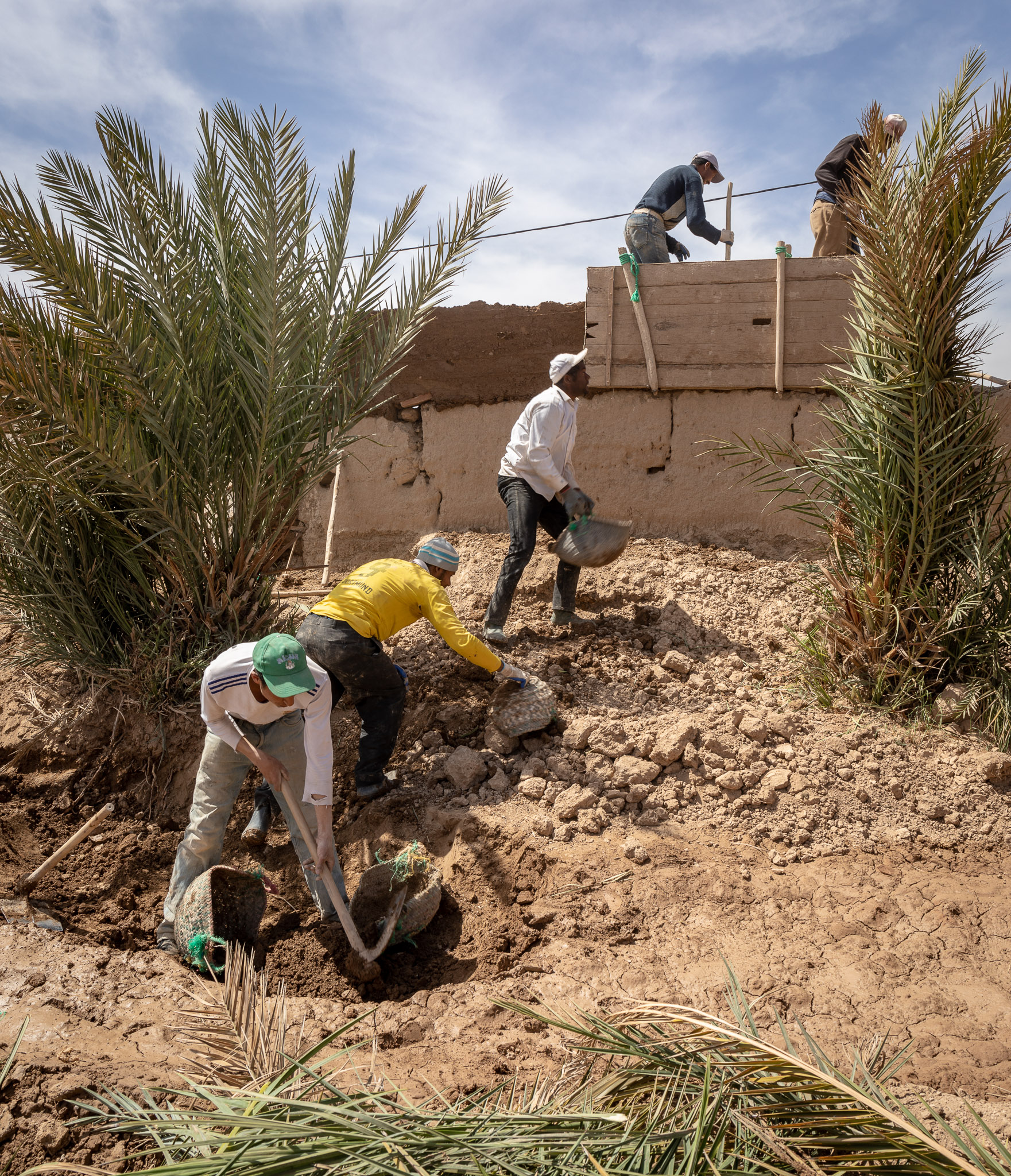 Building rammed earth wall