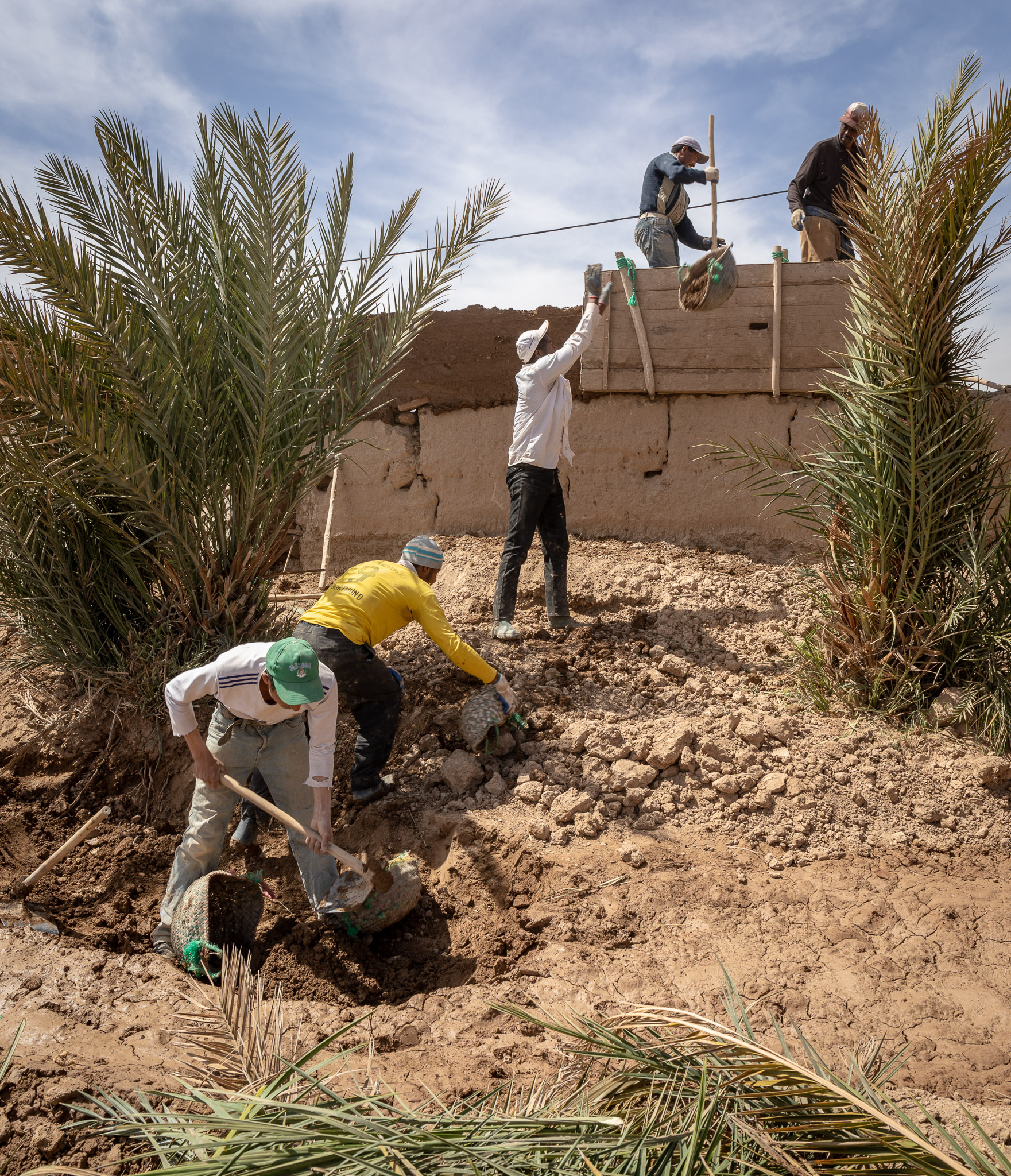 Building rammed earth wall