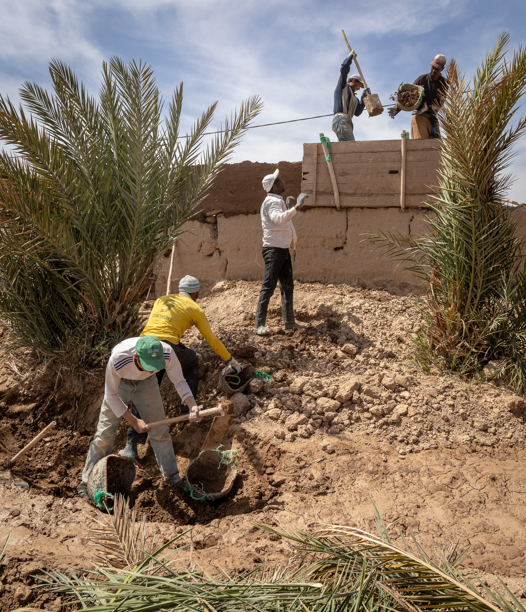 Building rammed earth wall