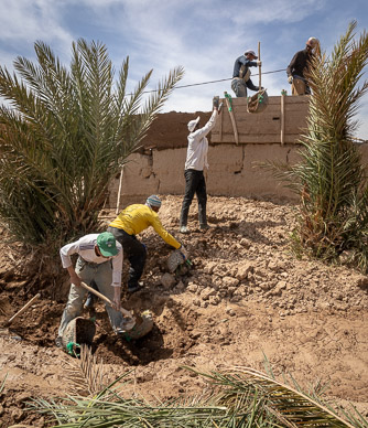 Building rammed earth wall