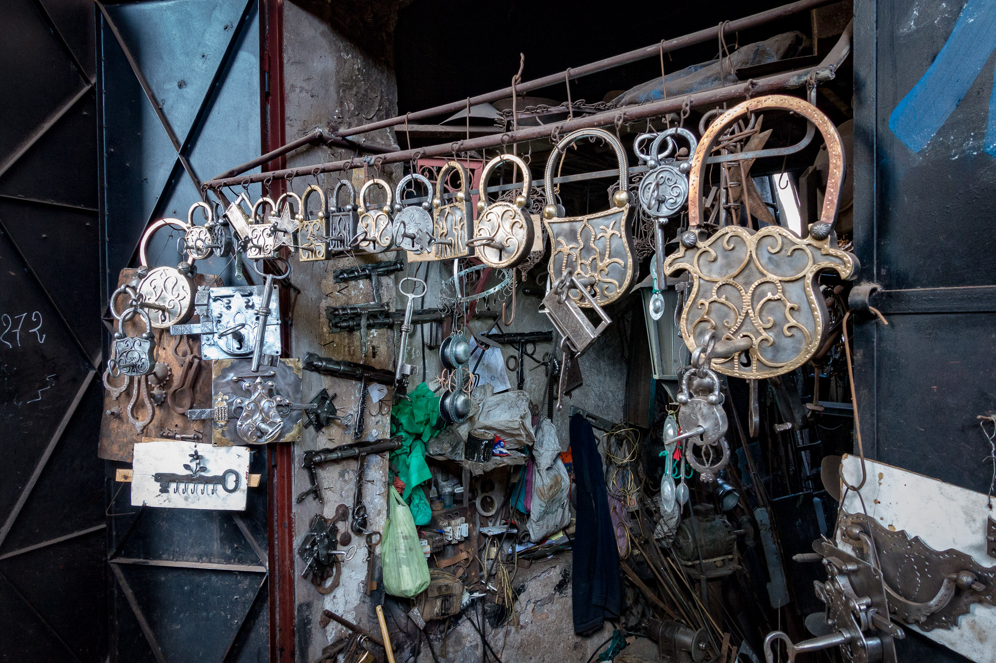 Lock shop