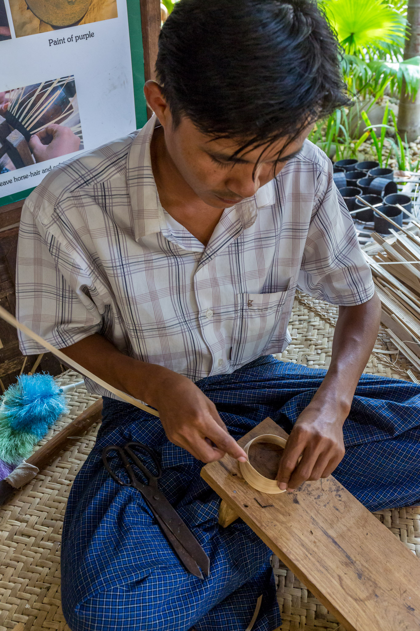 Making bamboo lacquerware