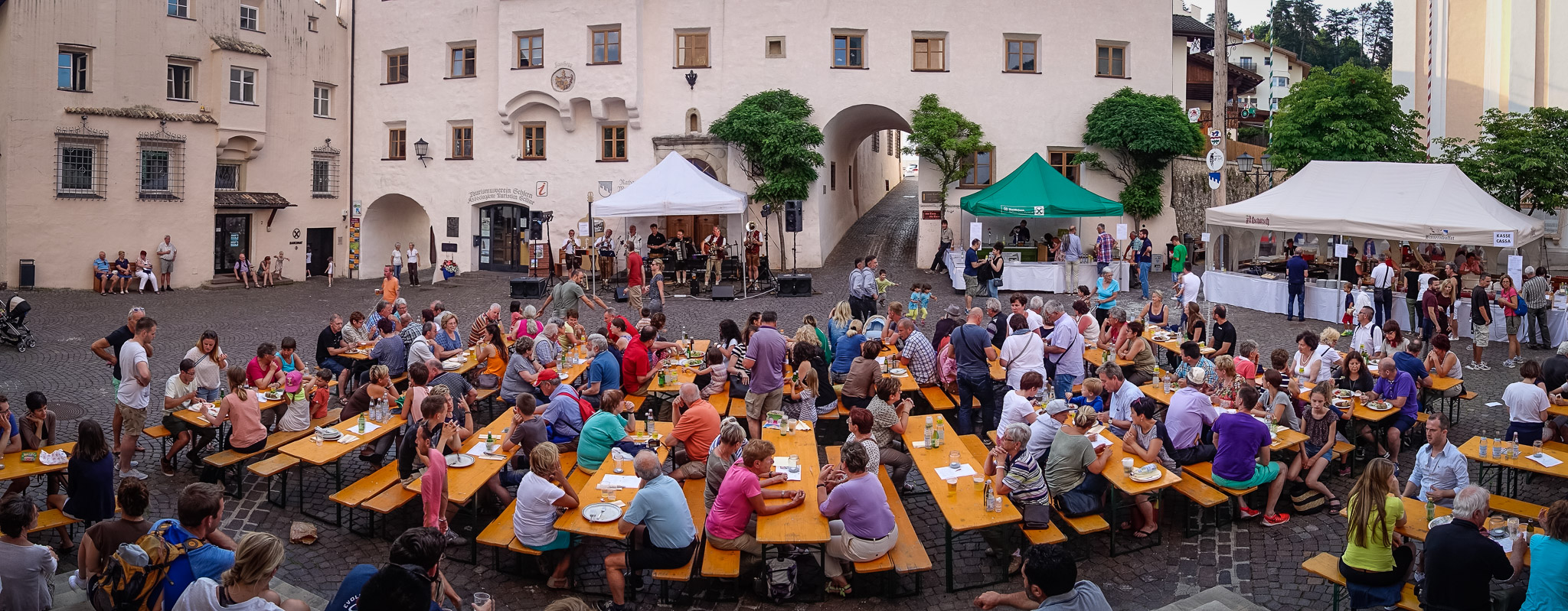 Dumpling festival in Kastelruth's village square