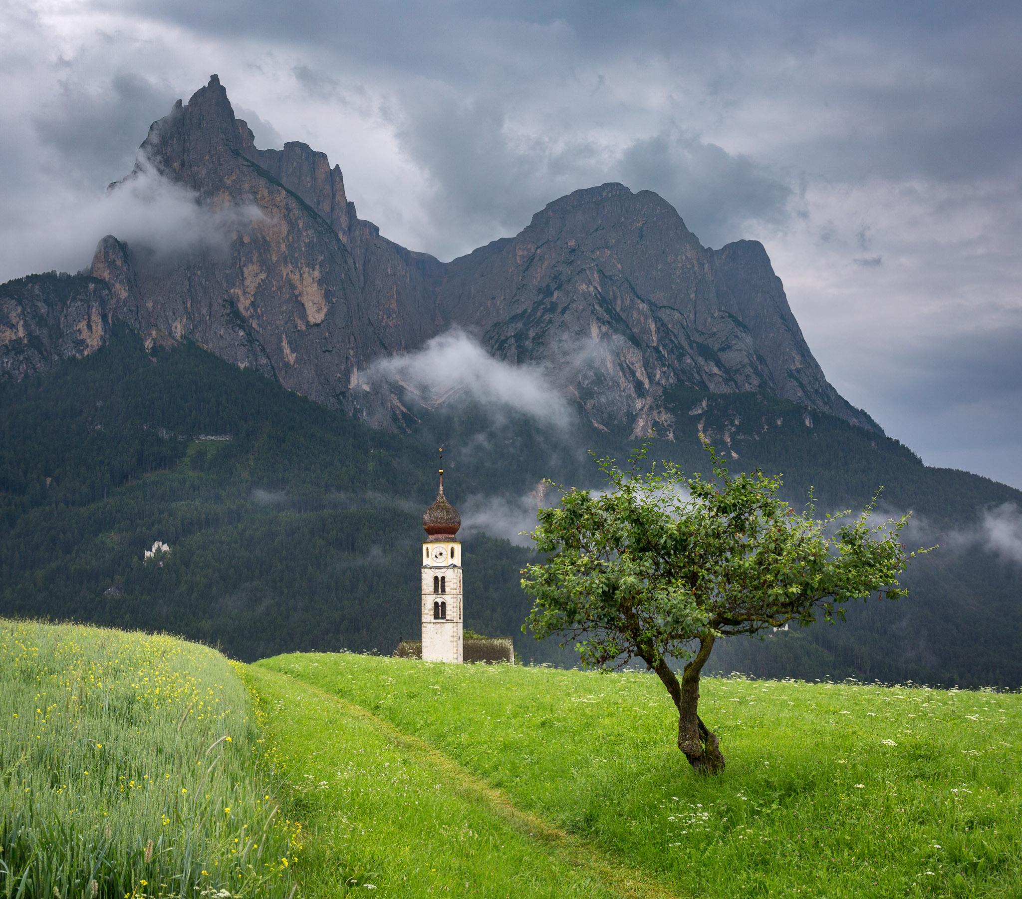 Trail to St. Valentin