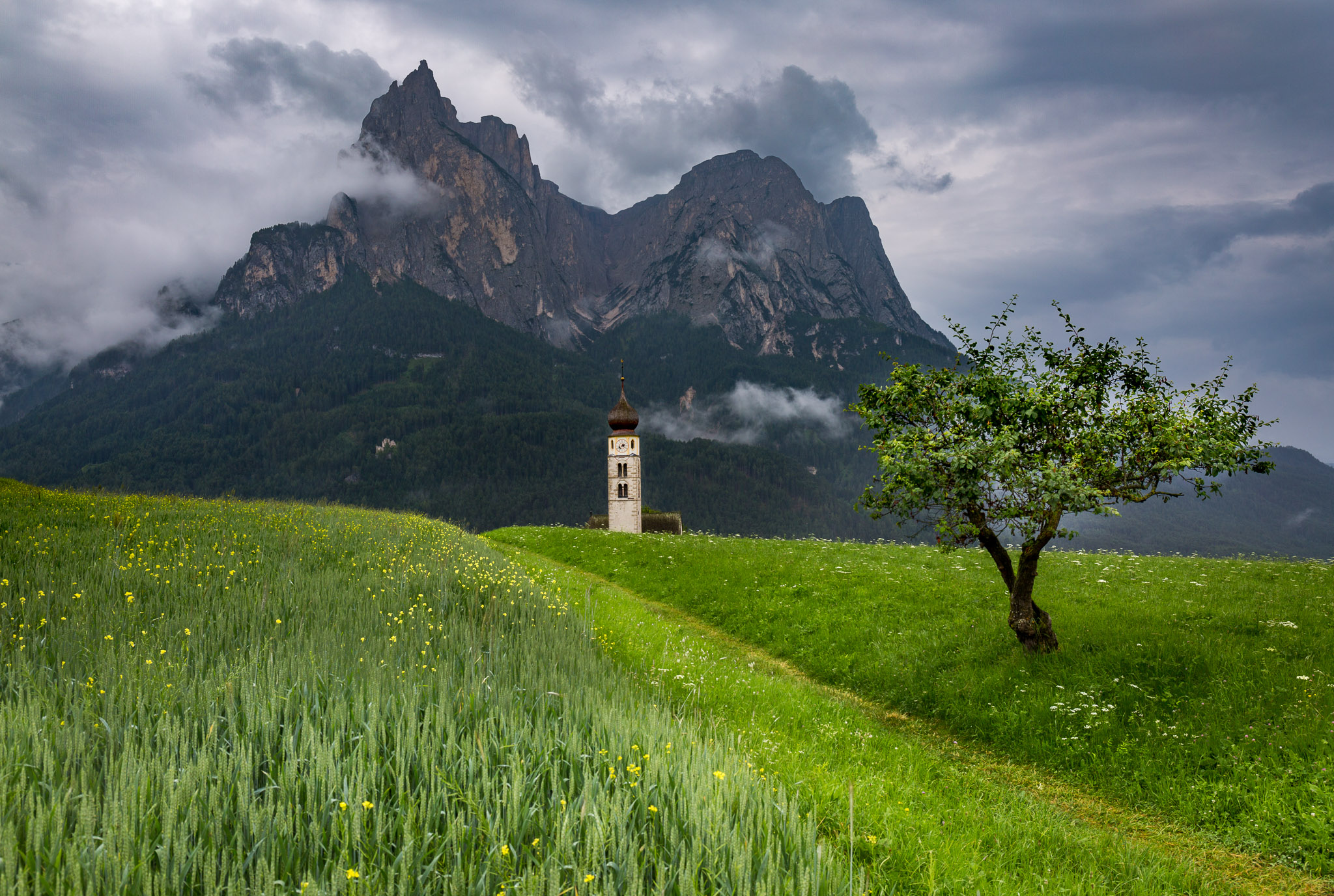 Trail to St. Valentin