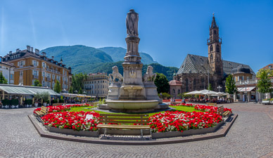 Bolzano's Vogelweide Piazza