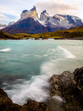 Lago Nordenskjold shoreline