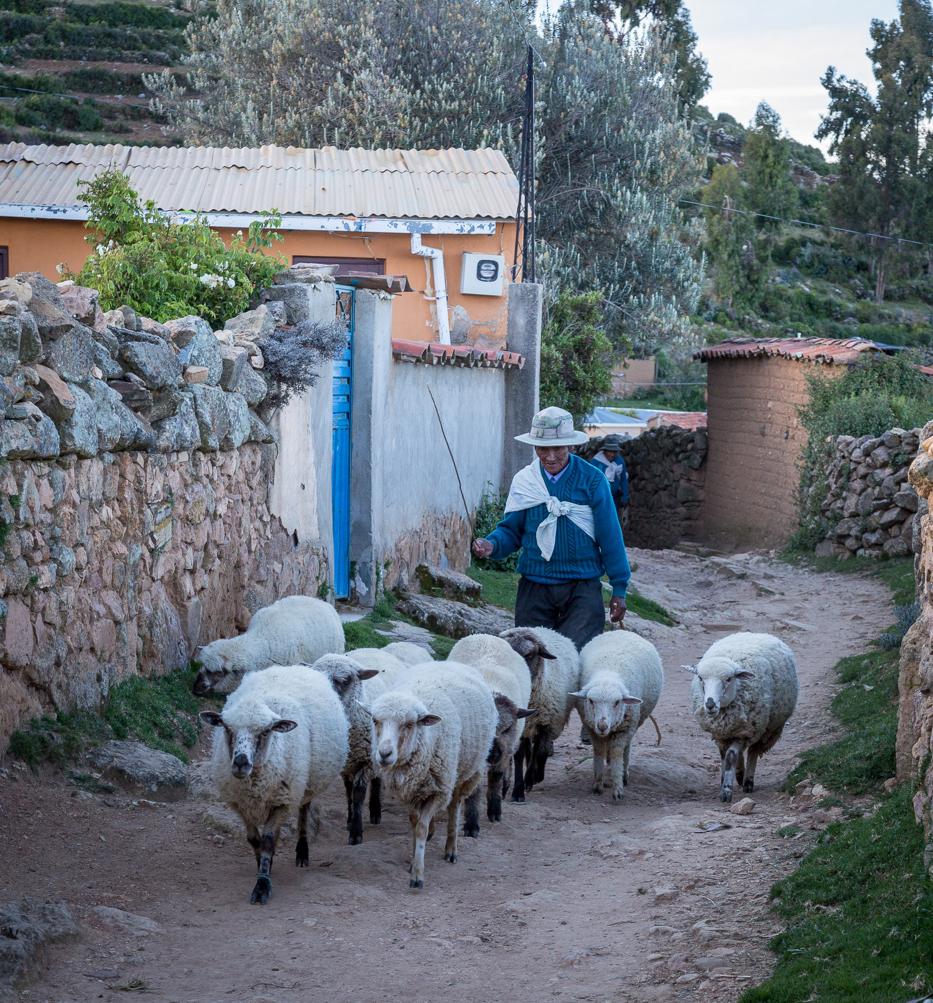 On the trail through Yumani, Isla del Sol