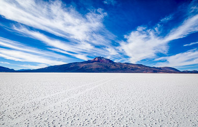 Volcan Tunupa over Salar de Uyuni