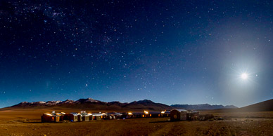 Moon & night sky over Tayka Hotel del Desierto