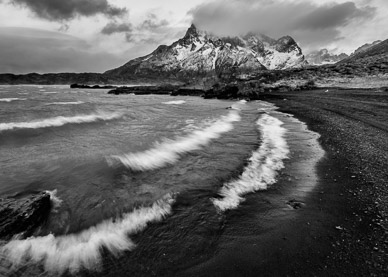 Lago Nordenskjold shoreline