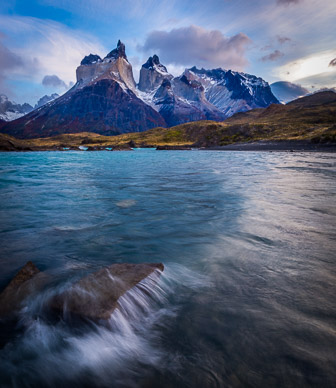 Lago Nordenskjold shoreline