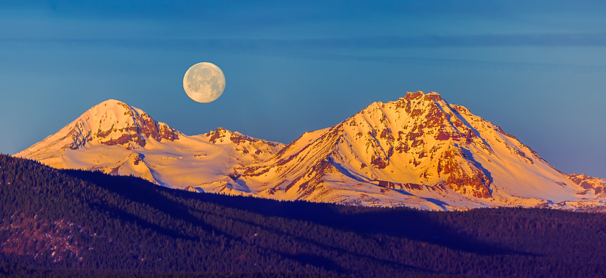 Full Moonset over Middle & North Sisters from Bend's Awbrey Butte