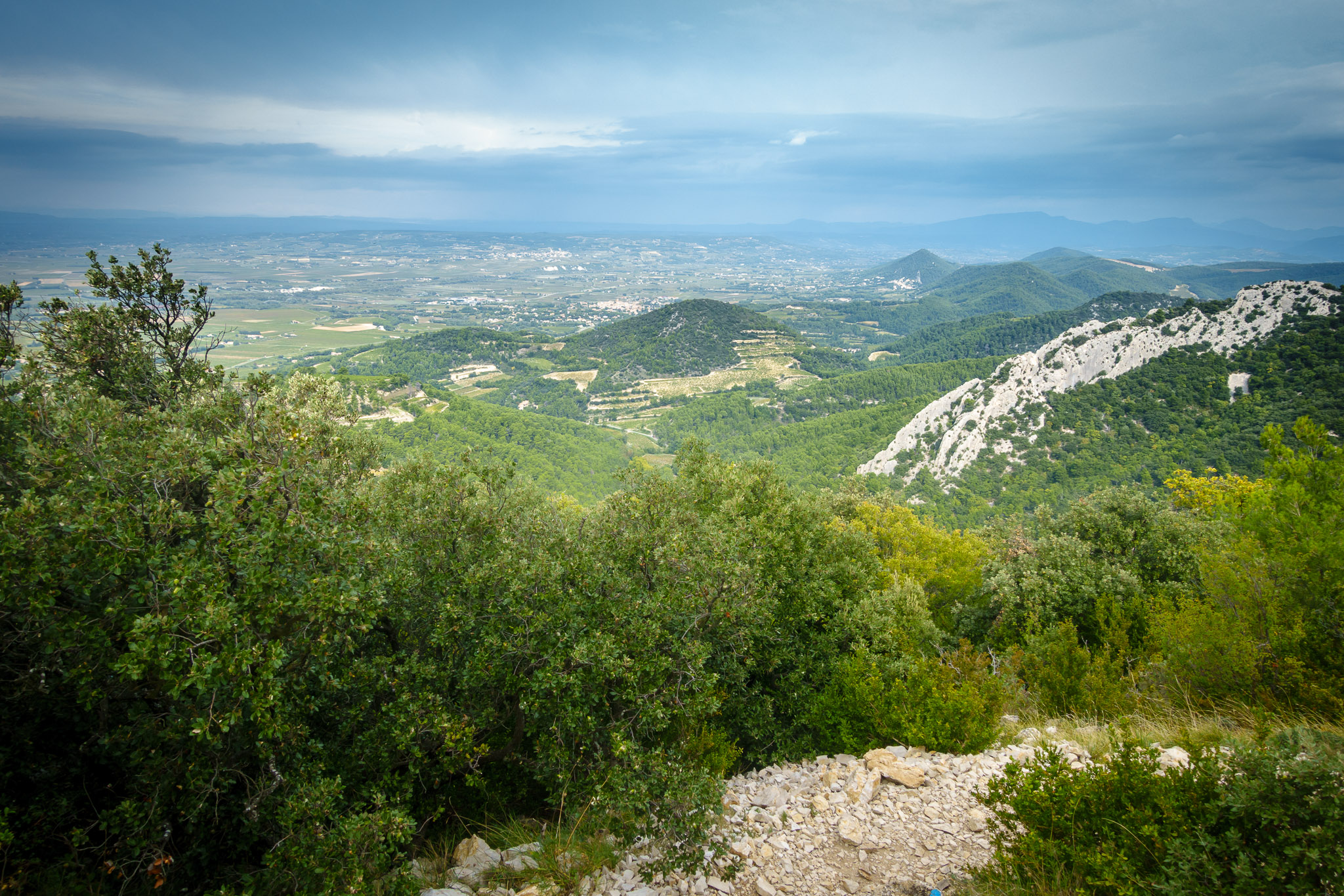 Hiking around the Dentelles