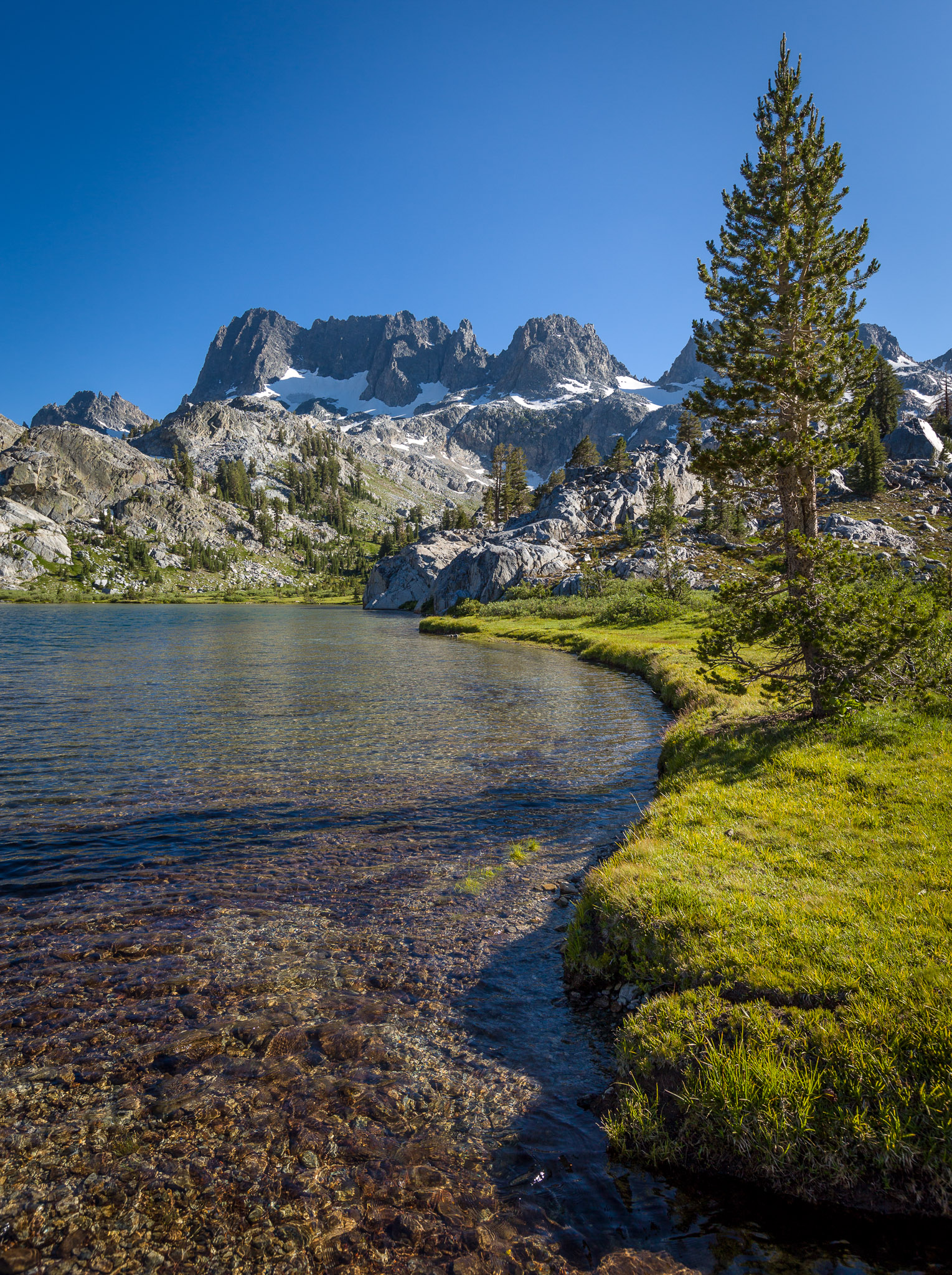 Minarets from Lake Ediza's shoreline