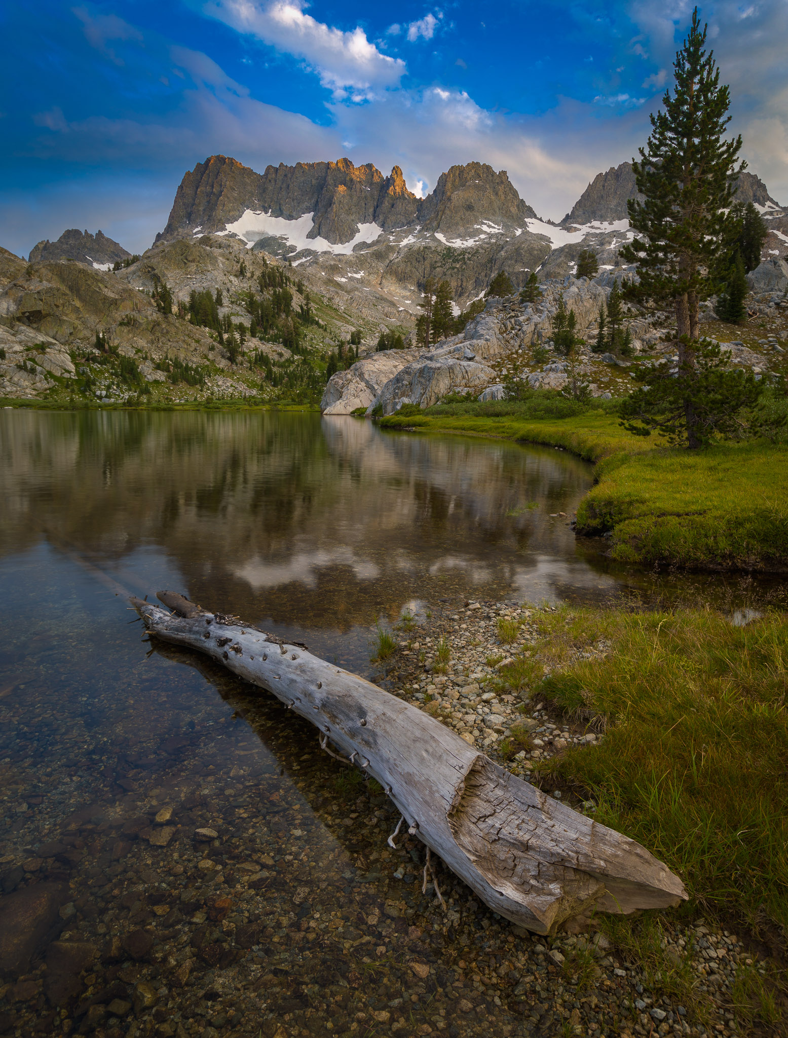 Minarets from Lake Ediza's shoreline