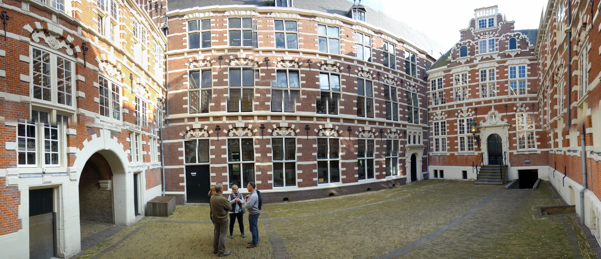 On walking tour with Synco to Oost-Indisch Huis (Dutch for "East India House")