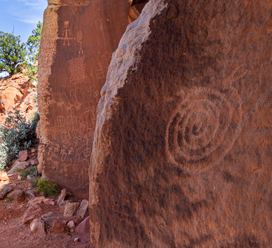 Petroglyph wall, including Maze Petroglyph, on Coyote Buttes' west side