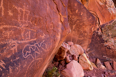 Petroglyph wall, including Maze Petroglyph, on Coyote Buttes' west side