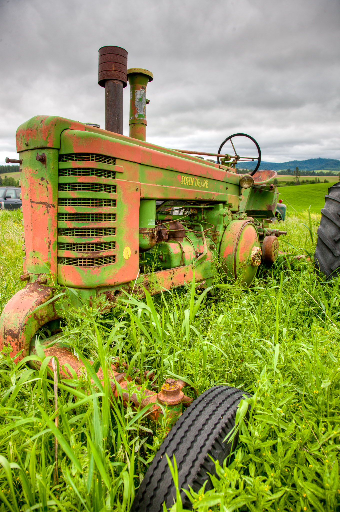 Derelict tractor between Palouse & Potlatch