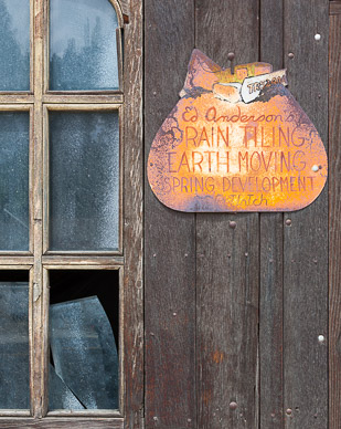 Business sign in town of Palouse