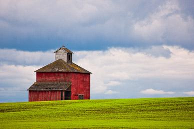 Barn near Karmiak Butte, The Palouse