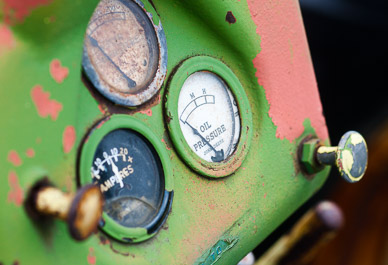 Derelict tractor detail between Palouse & Potlatch