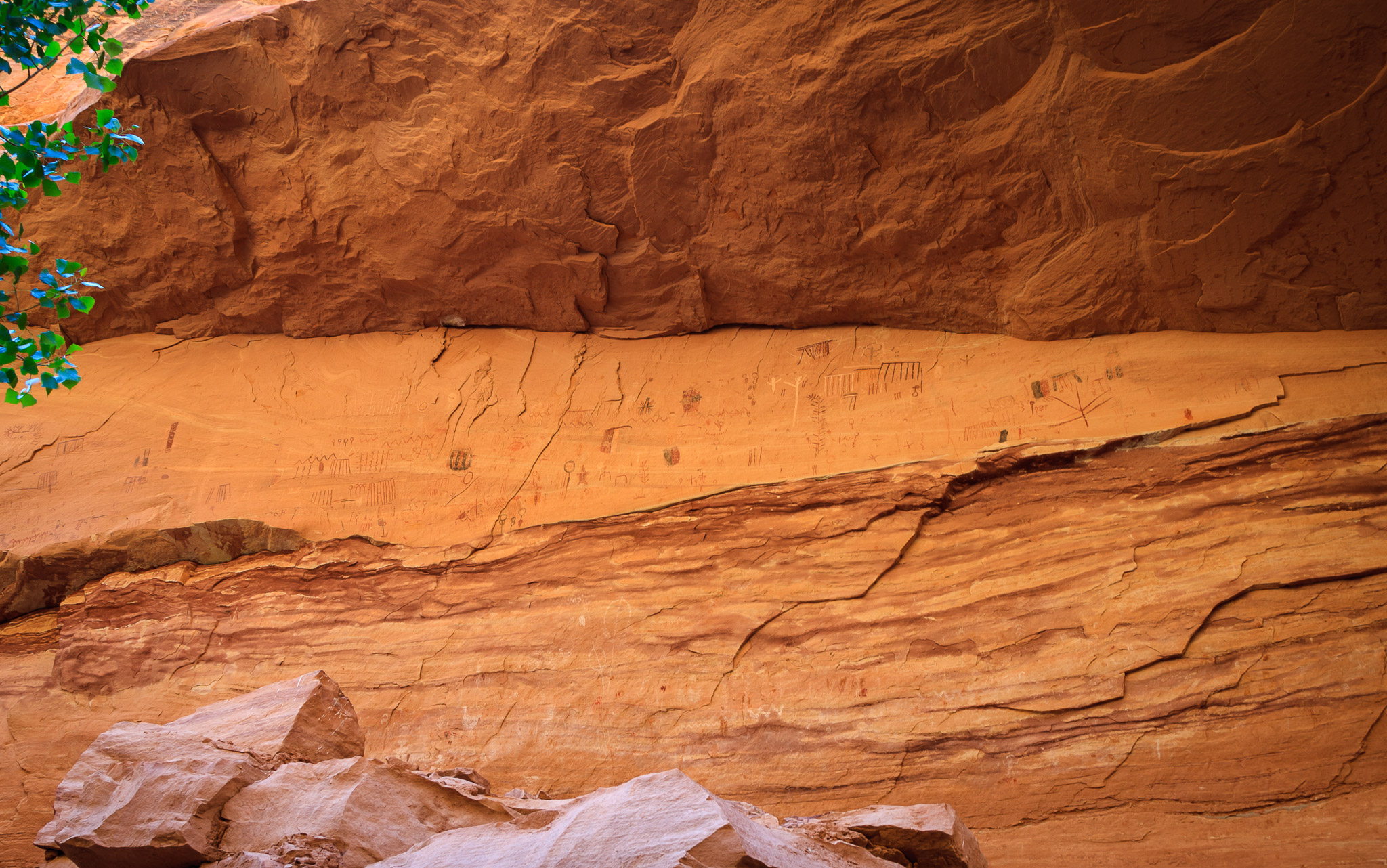 Archaic pictographs above Collapsed shelf at Green Mask Ruins, Shriek's Canyon