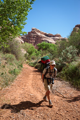 Hiking down Grand Gulch