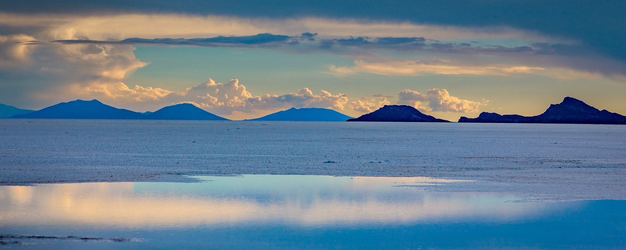 Salar de Uyuni in evening light