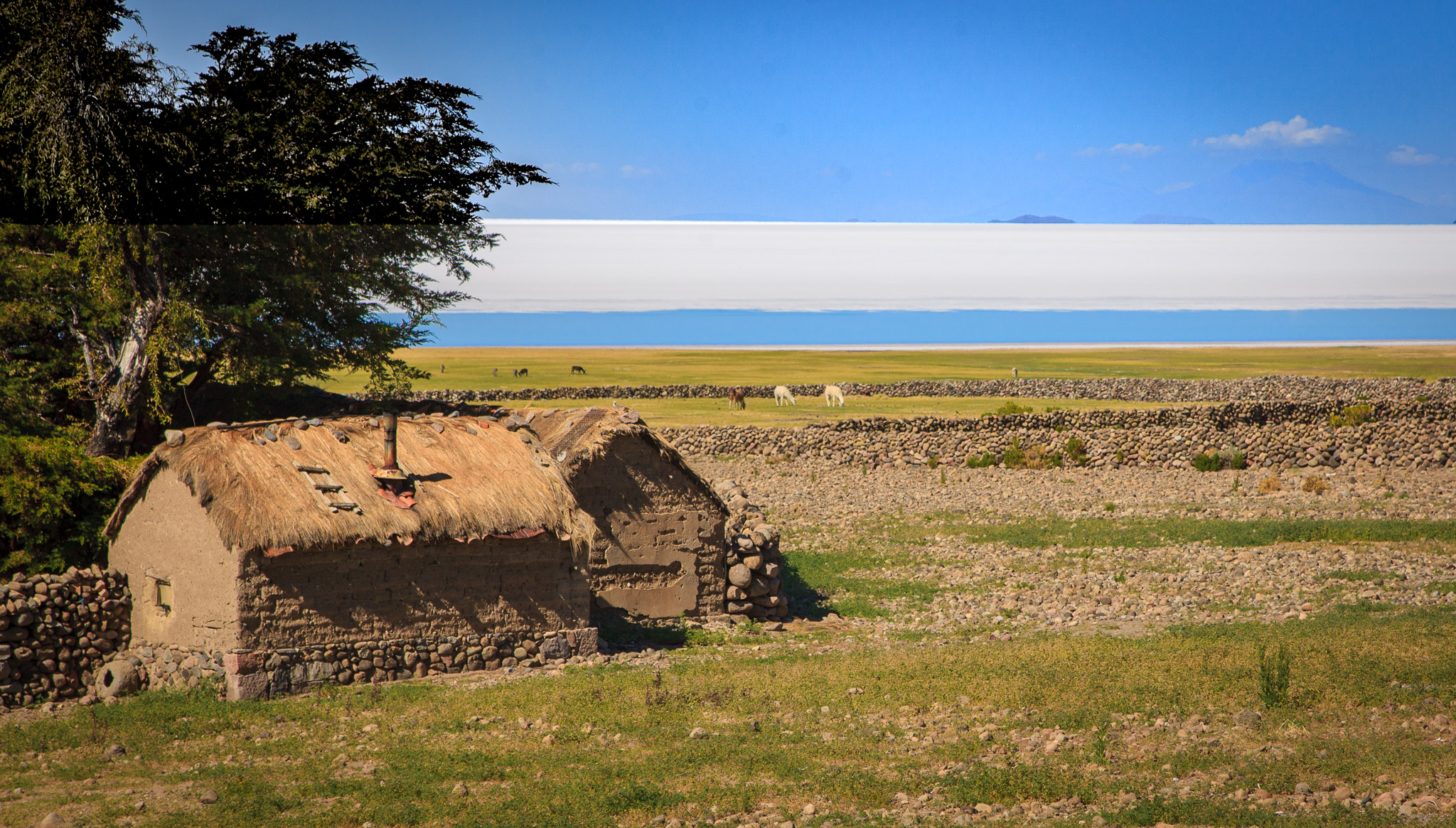 Settlement of Coquesa, northern shore of Salar de Uyuni