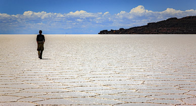 Reynaldo walking to Isla Incahuasi, Salar de Uyuni