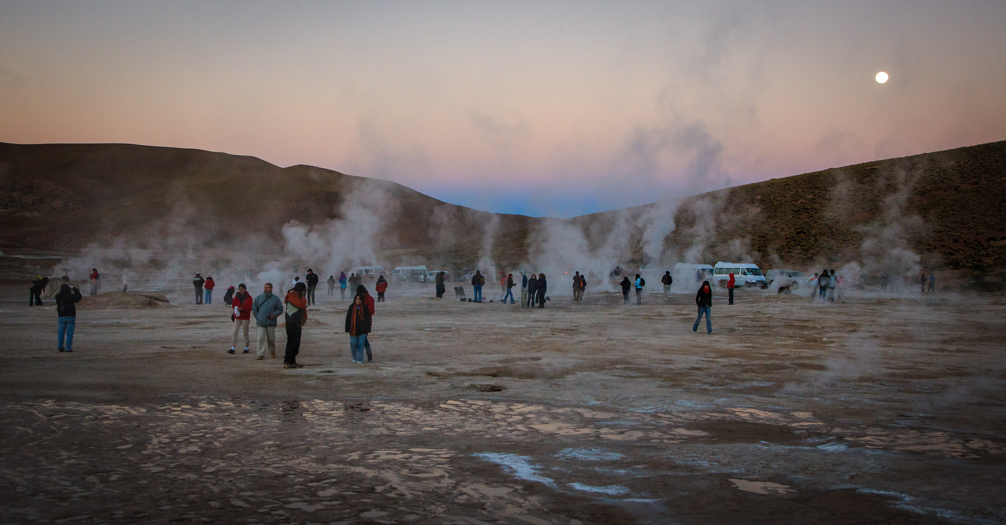 Full moon set, Geysers de Tatio