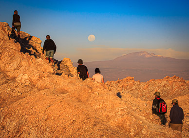 Full moonrise from Valle de Luna