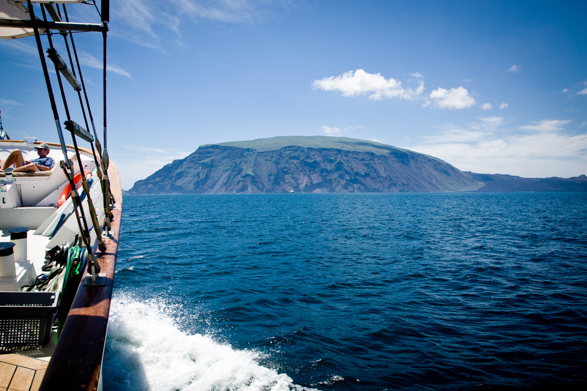 Sailing to the seahorse head of Isabella