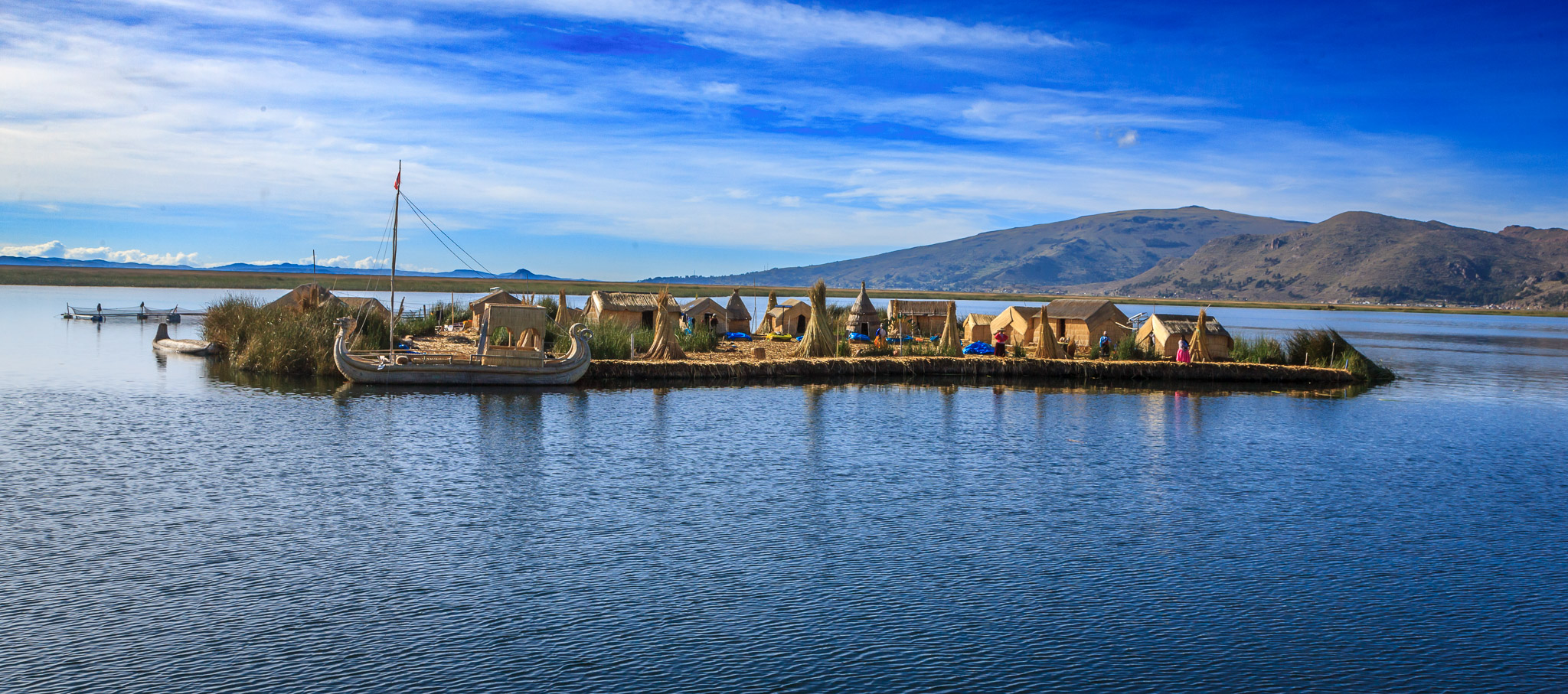 Los Uros - Gaviota floating reed islands in Lake Titicaca