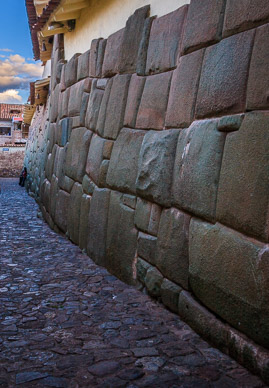 Inca wall at Inka Roqa Palace