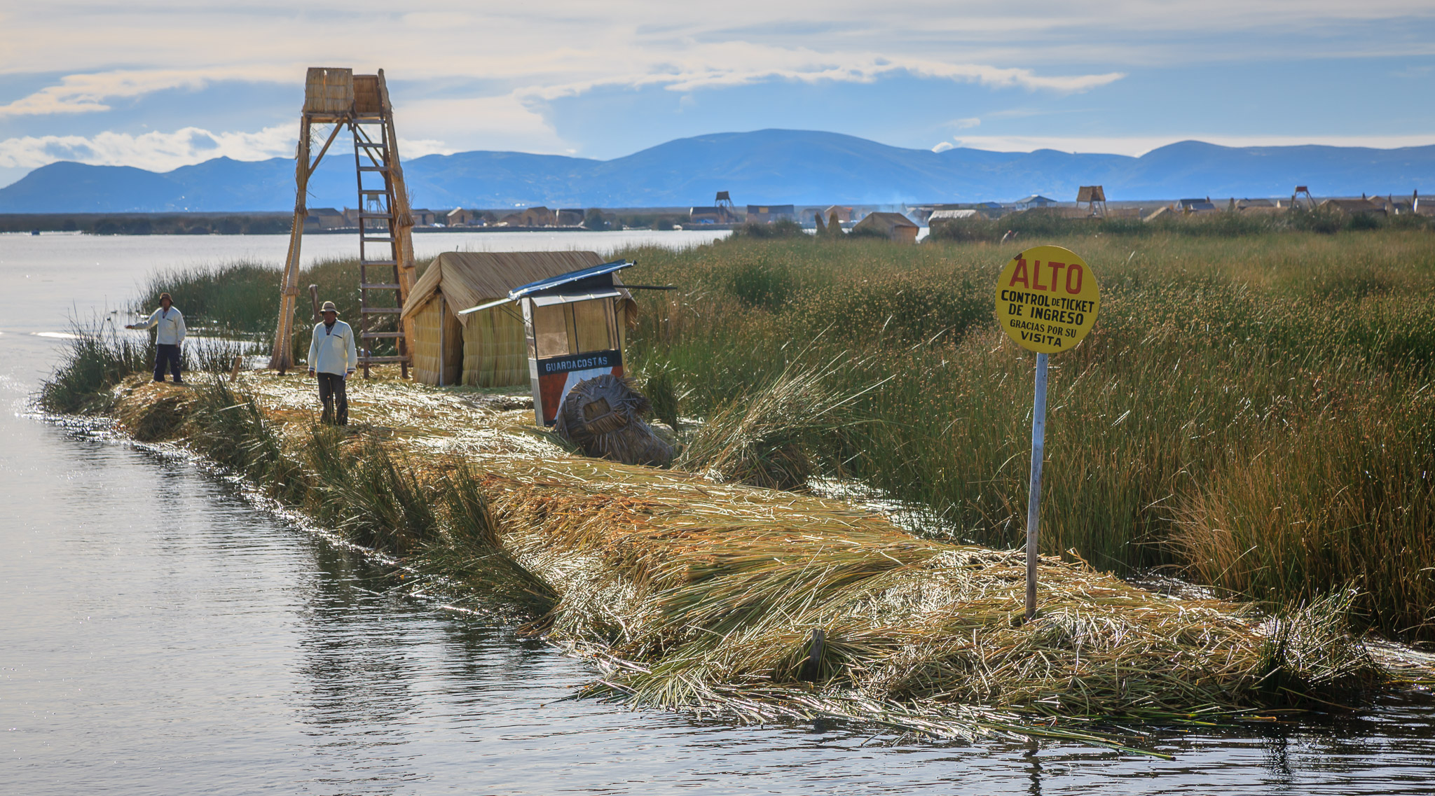 Los Uros - Gaviota floating reed islands