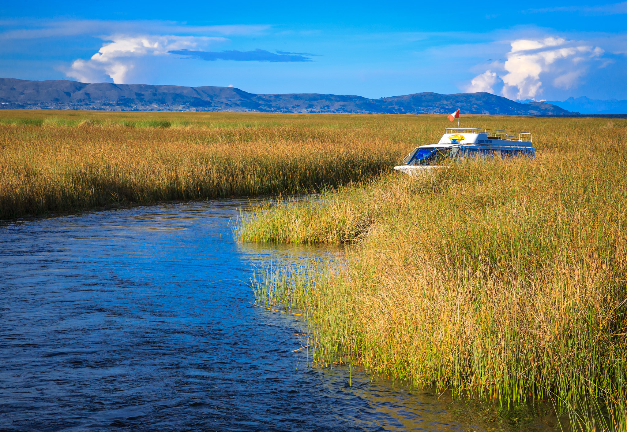 Returning to Puno through reed channels