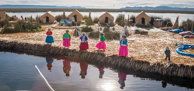 Welcoming party on Los Uros - Gaviota