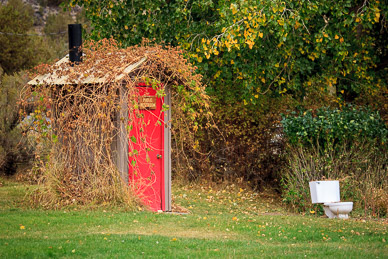 Frenchglen outhouse